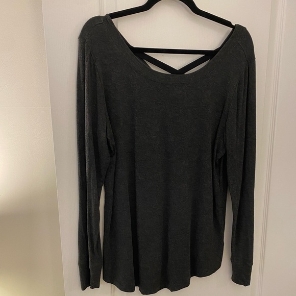 cabi Crossback Sweatshirt size M - Picture 2 of 4